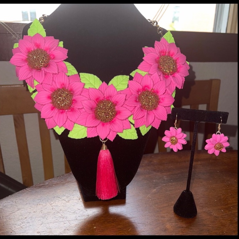 New GORGEOUS Handcrafted Necklace/Earrings Set